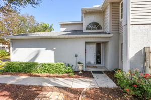 Front Porch/Entrance