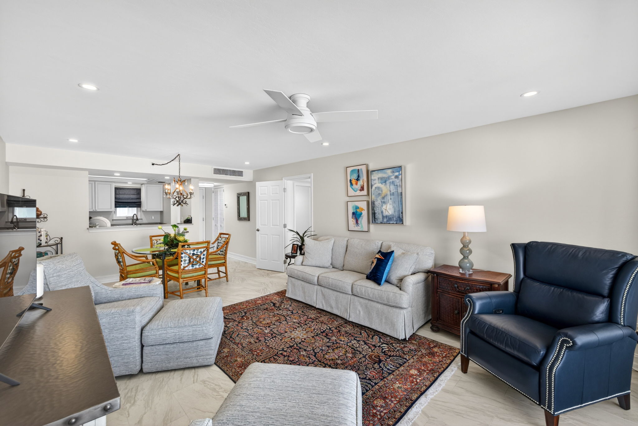 Living Room 4 of 4