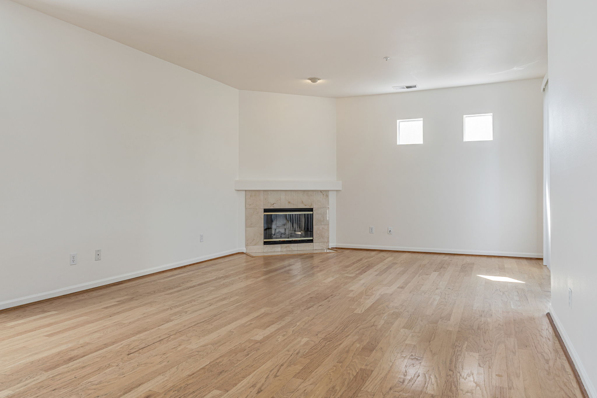 009_2561 Park Blvd N201