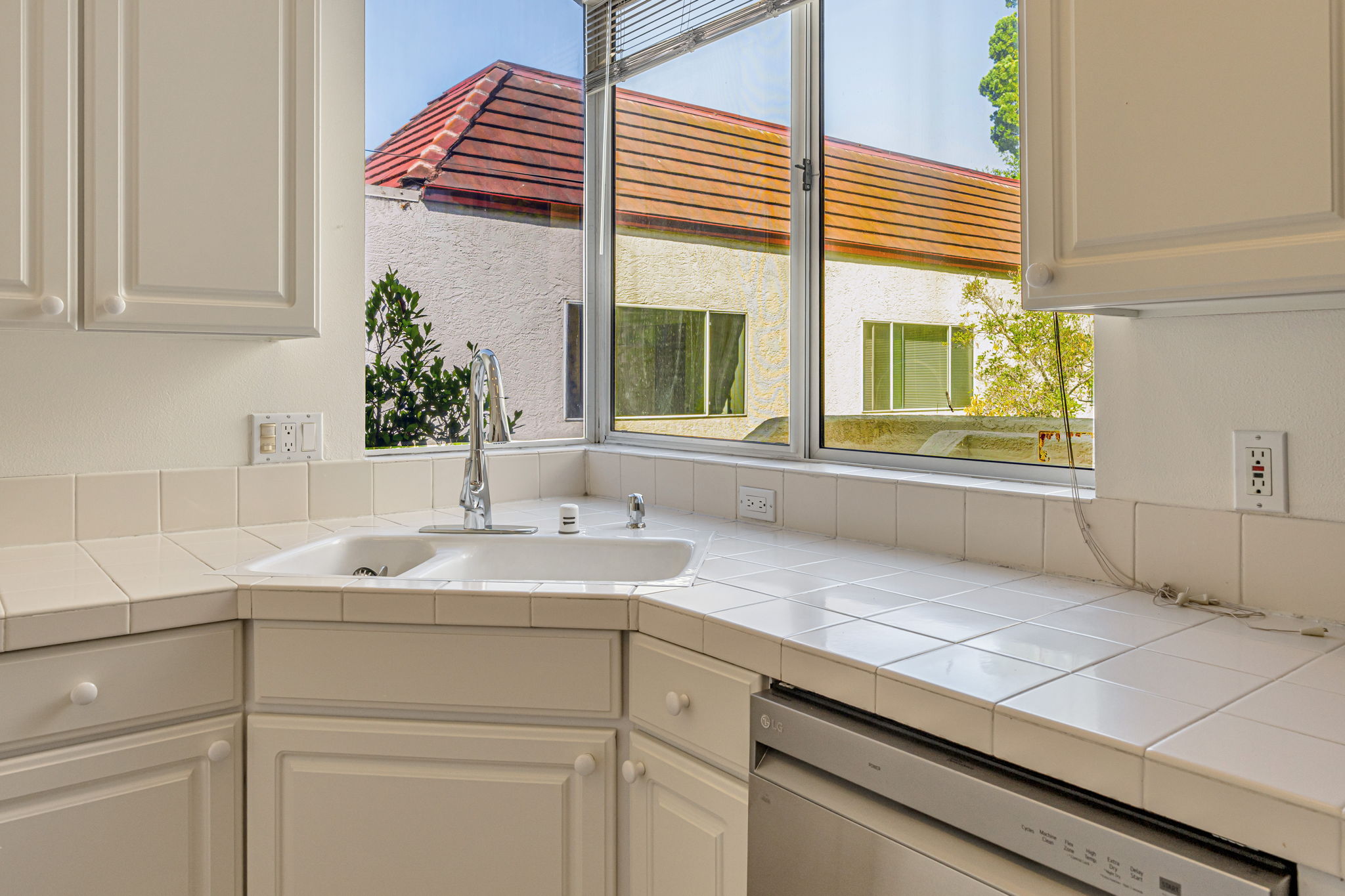 014_2561 Park Blvd N201