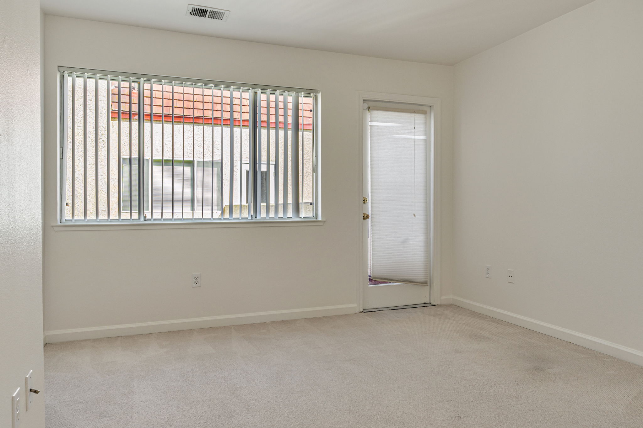 021_2561 Park Blvd N201