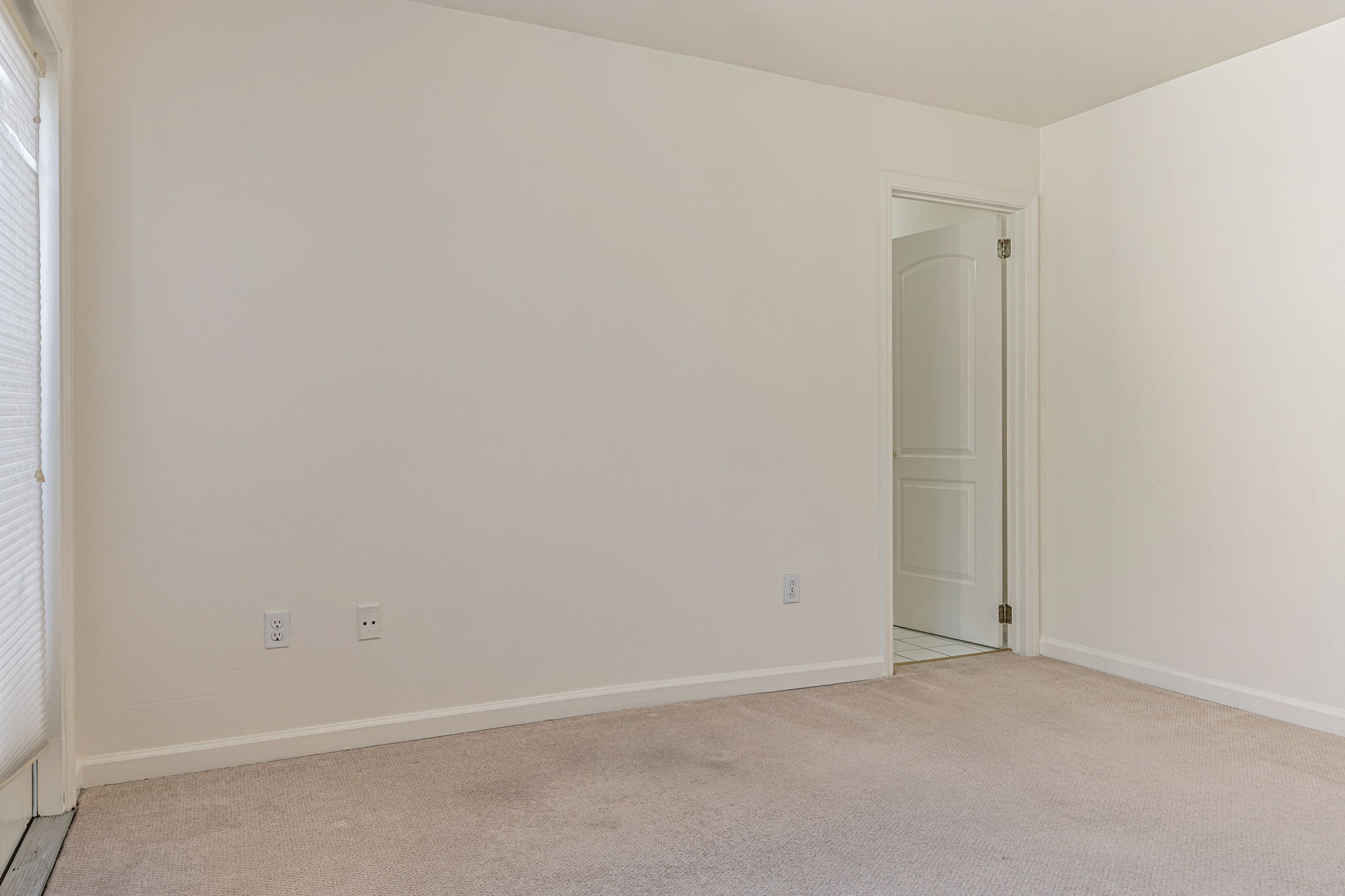 022_2561 Park Blvd N201
