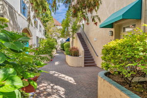 001_2561 Park Blvd N201