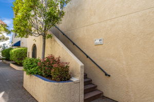 002_2561 Park Blvd N201