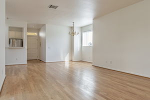 008_2561 Park Blvd N201