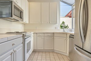 011_2561 Park Blvd N201