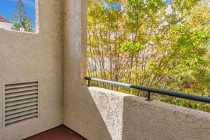030_2561 Park Blvd N201
