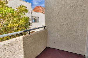 031_2561 Park Blvd N201