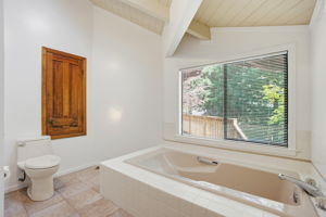 057_F8_2561 Rolling Hills Ct