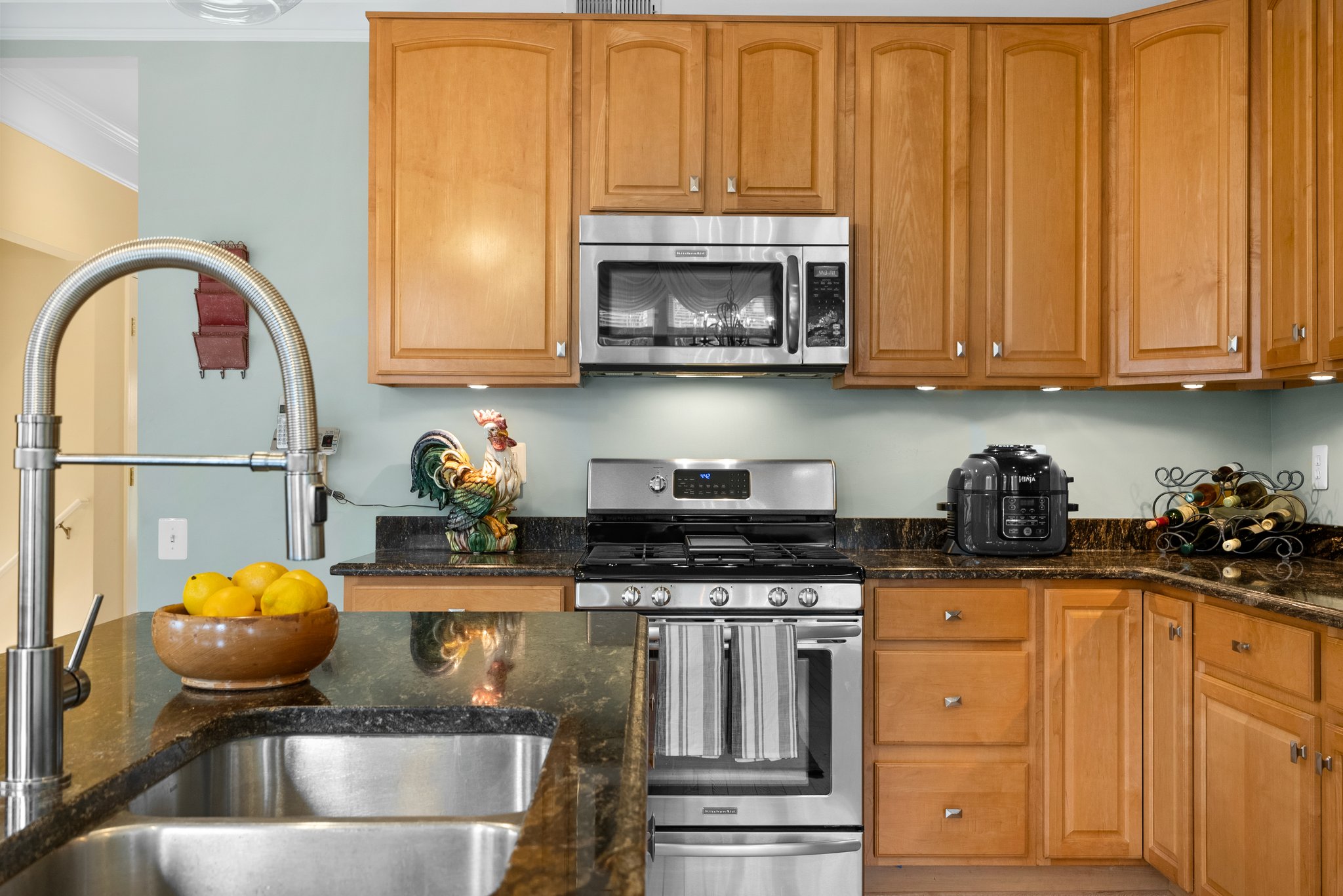 16. 2562 Sutcliff Terrace.jpg