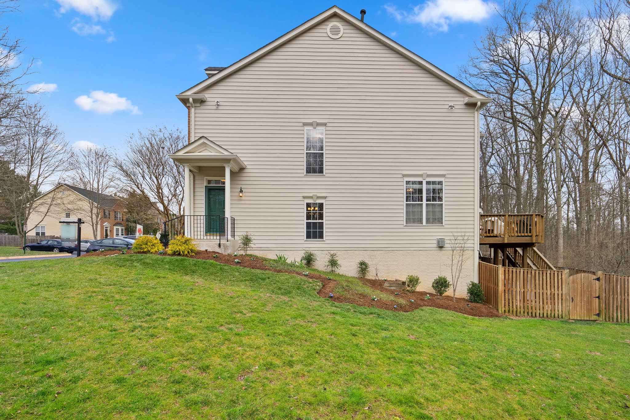 43. 2562 Sutcliff Terrace.jpg