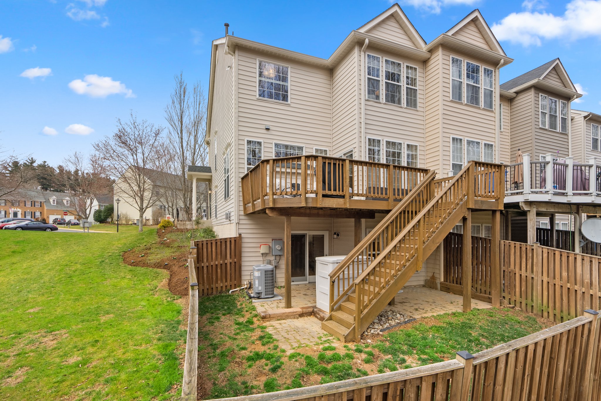 47. 2562 Sutcliff Terrace.jpg