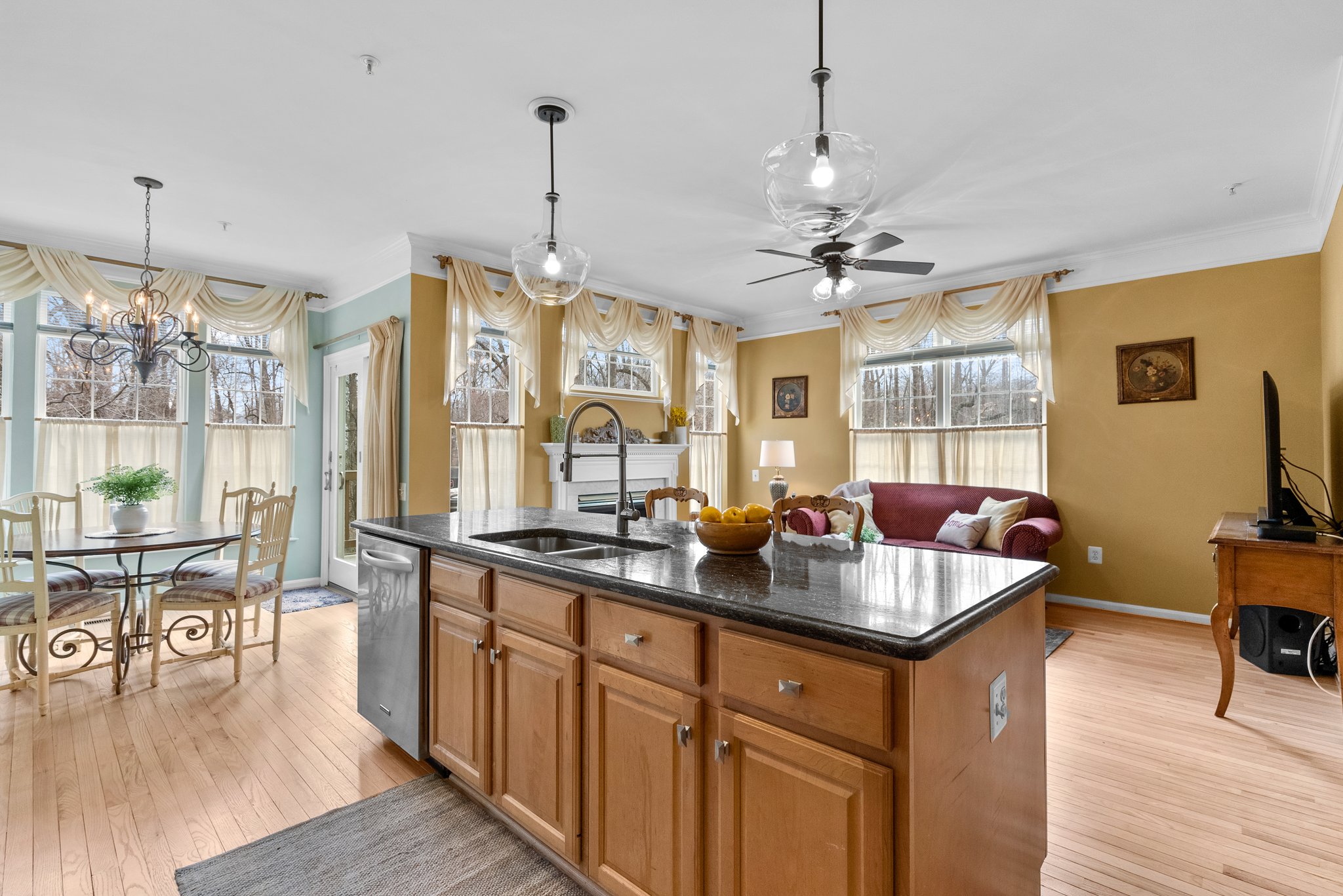 14. 2562 Sutcliff Terrace.jpg