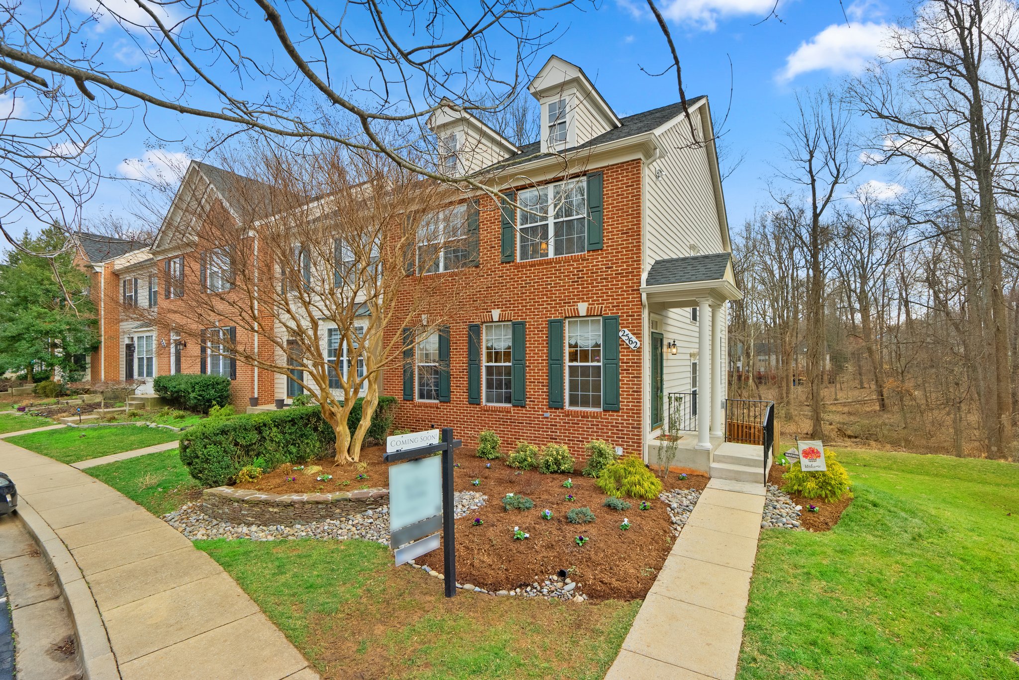 02. 2562 Sutcliff Terrace.jpg