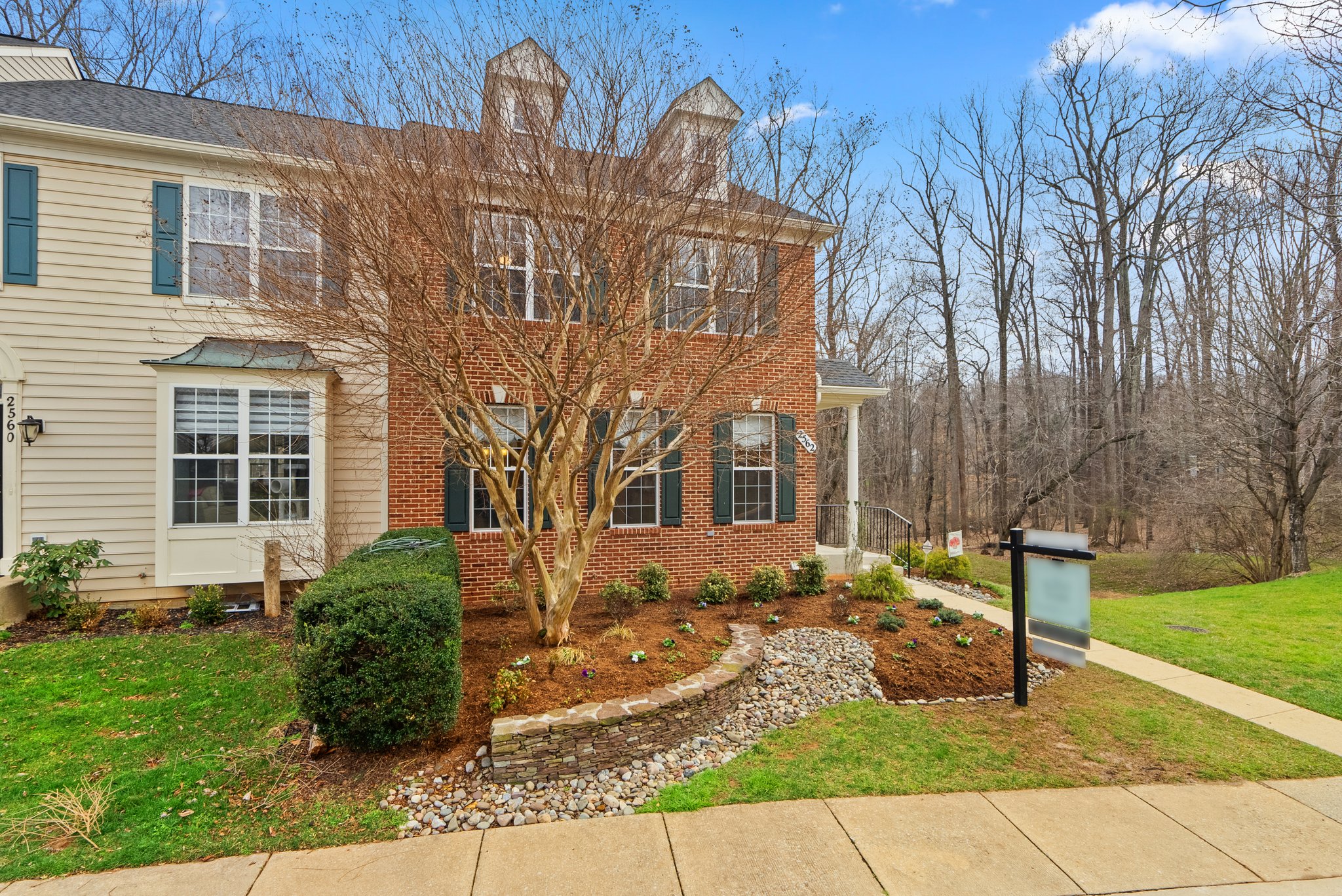 04. 2562 Sutcliff Terrace.jpg