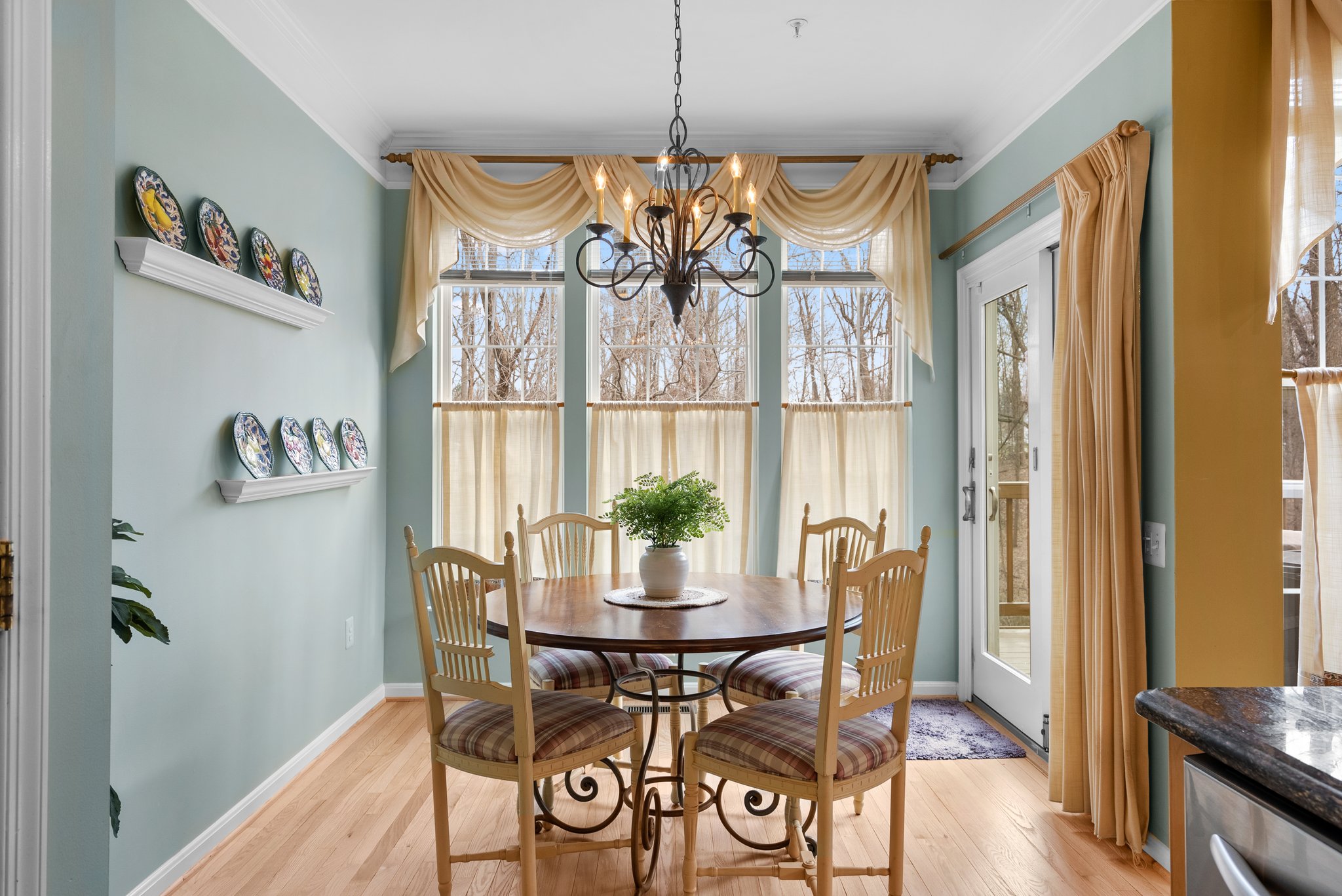 17. 2562 Sutcliff Terrace.jpg