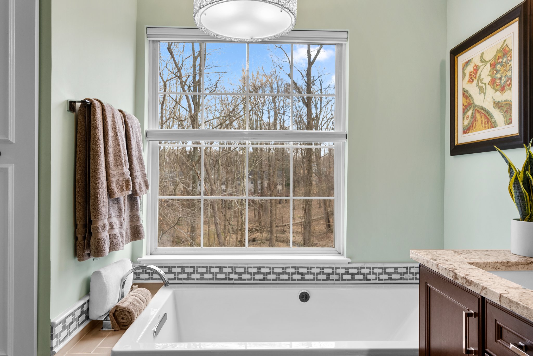 35. 2562 Sutcliff Terrace.jpg