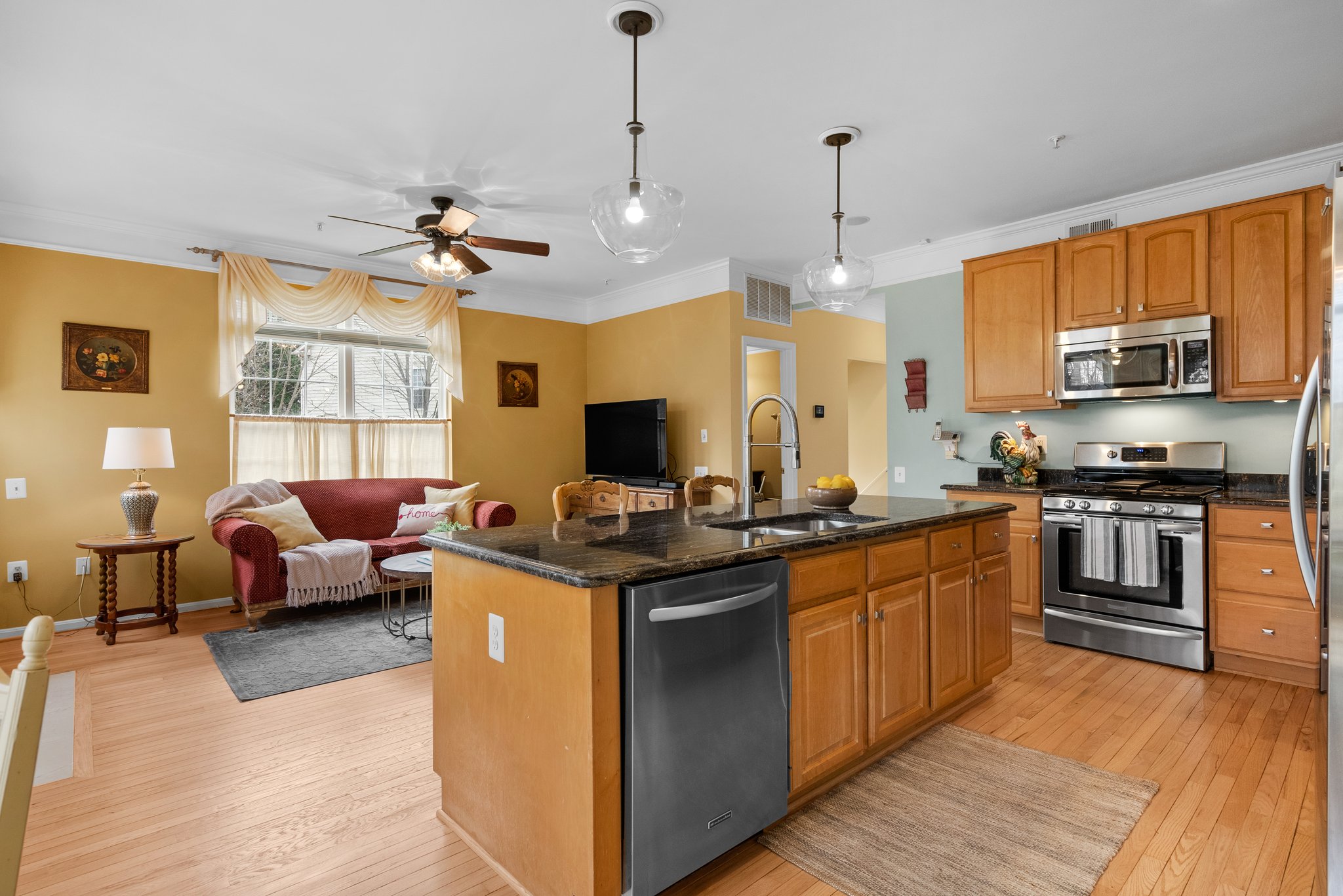 15. 2562 Sutcliff Terrace.jpg