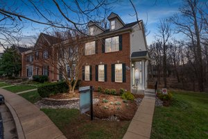 01. 2562 Sutcliff Terrace.jpg