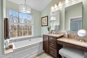 34. 2562 Sutcliff Terrace.jpg