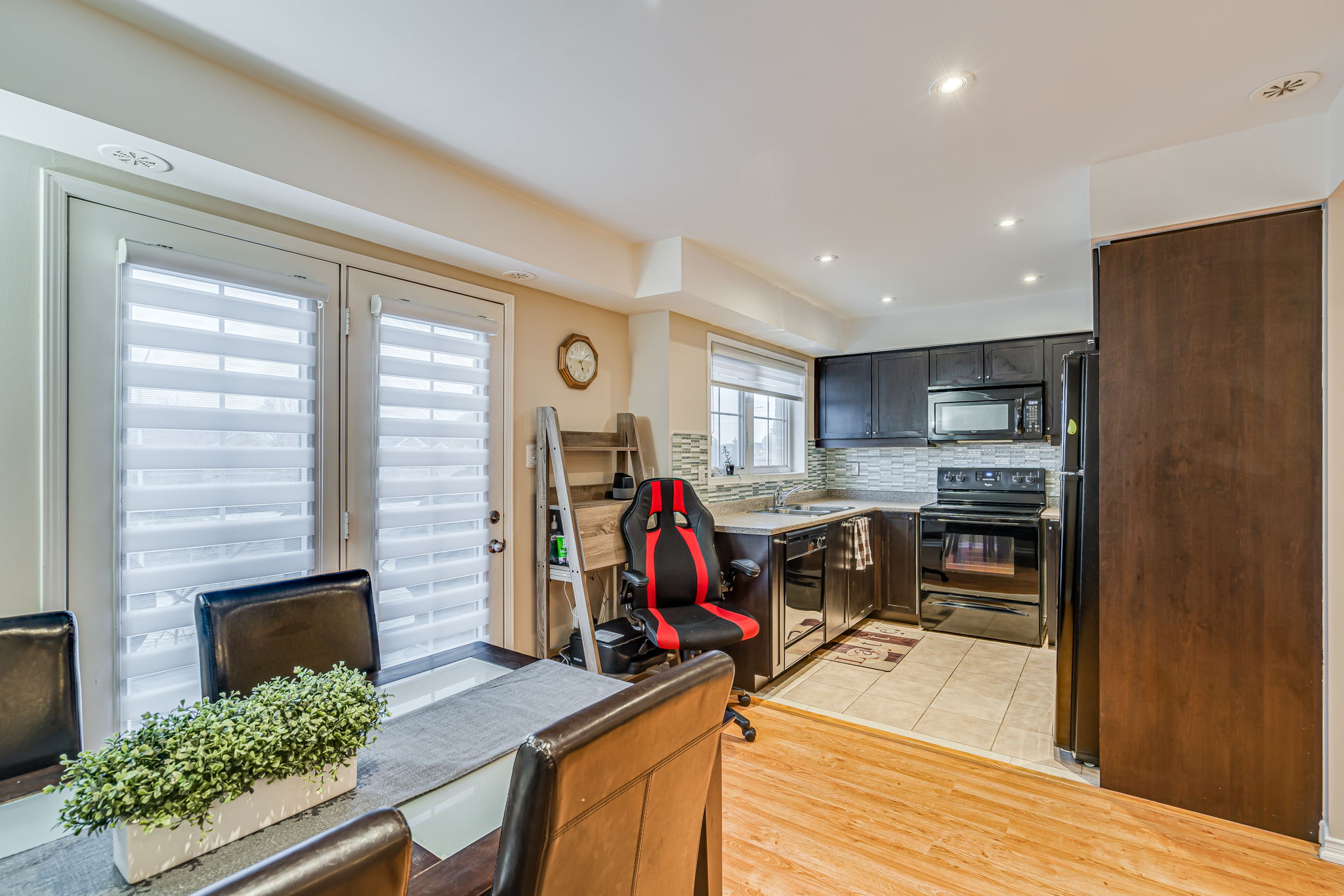  2563 Sixth Line Unit 5, Oakville, ON L6H, US Photo 16