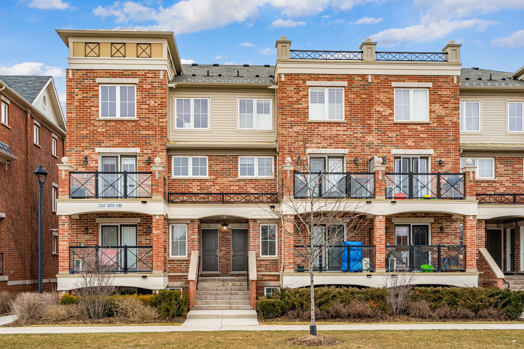  2563 Sixth Line Unit 5, Oakville, ON L6H, US