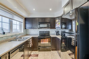  2563 Sixth Line Unit 5, Oakville, ON L6H, US Photo 16