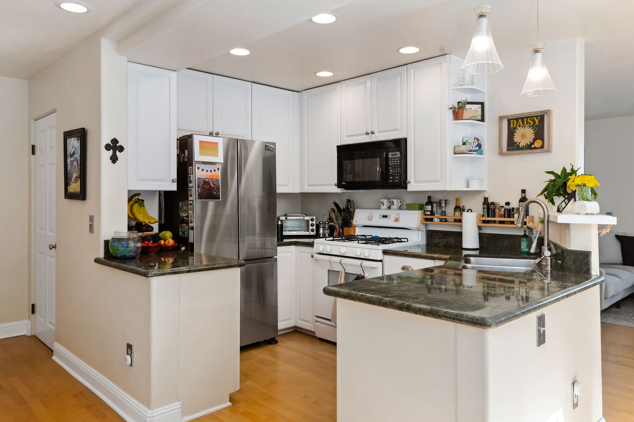 13 - Kitchen