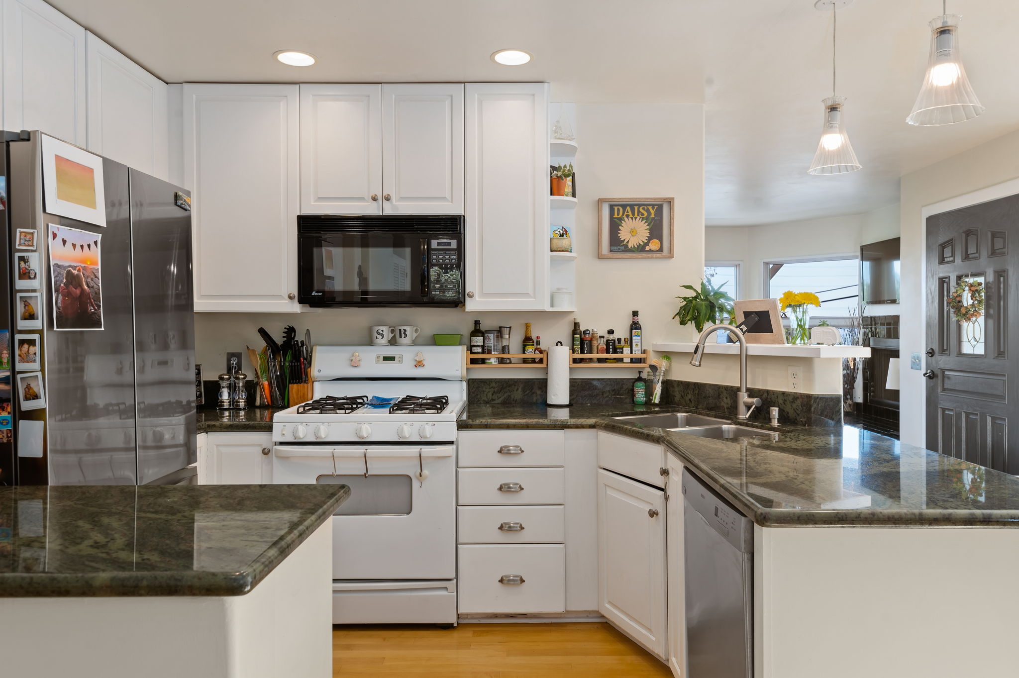 14 - Kitchen