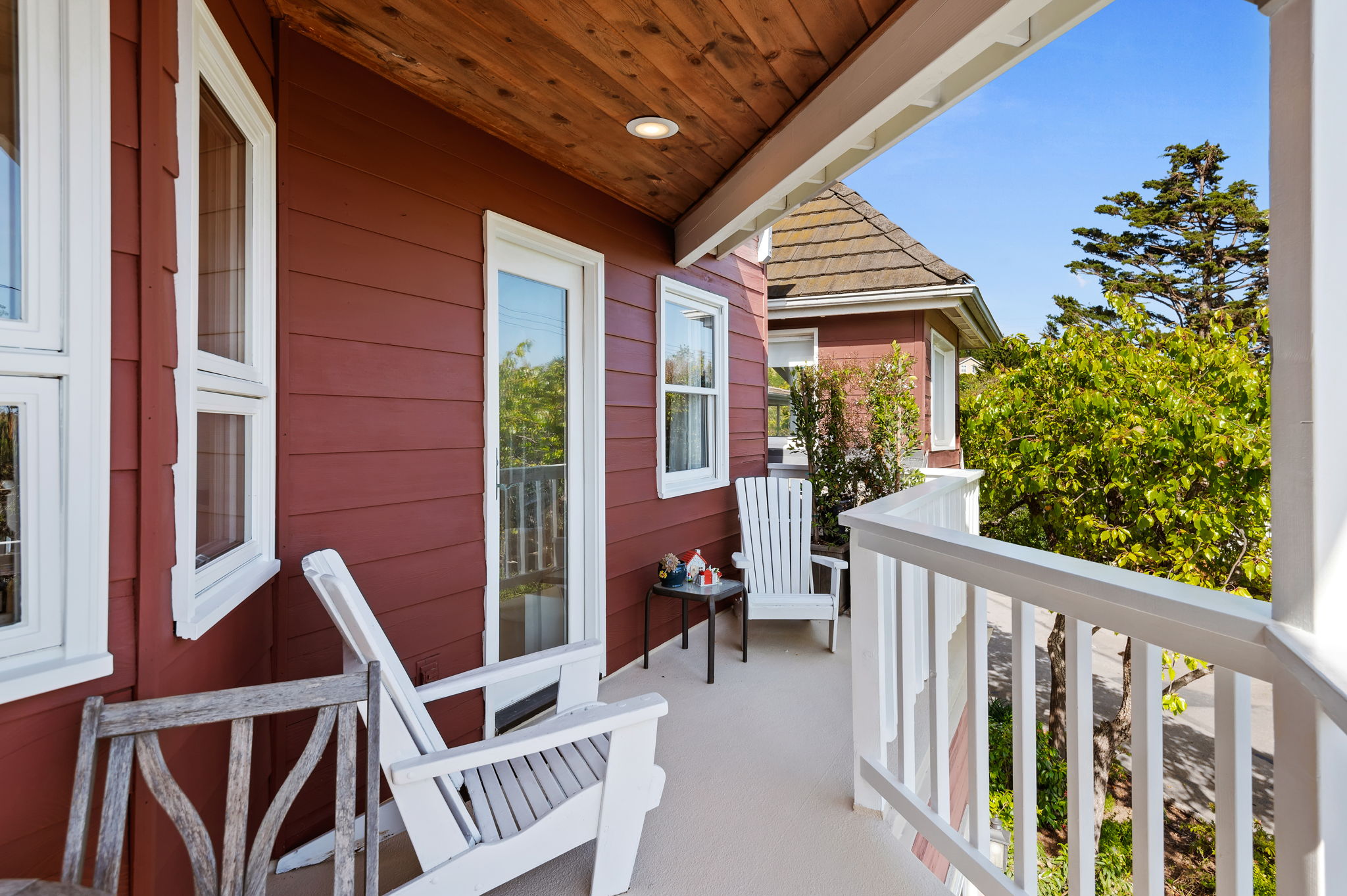 06 - Front Porch