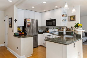 13 - Kitchen