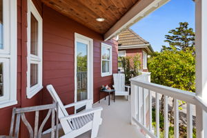 06 - Front Porch