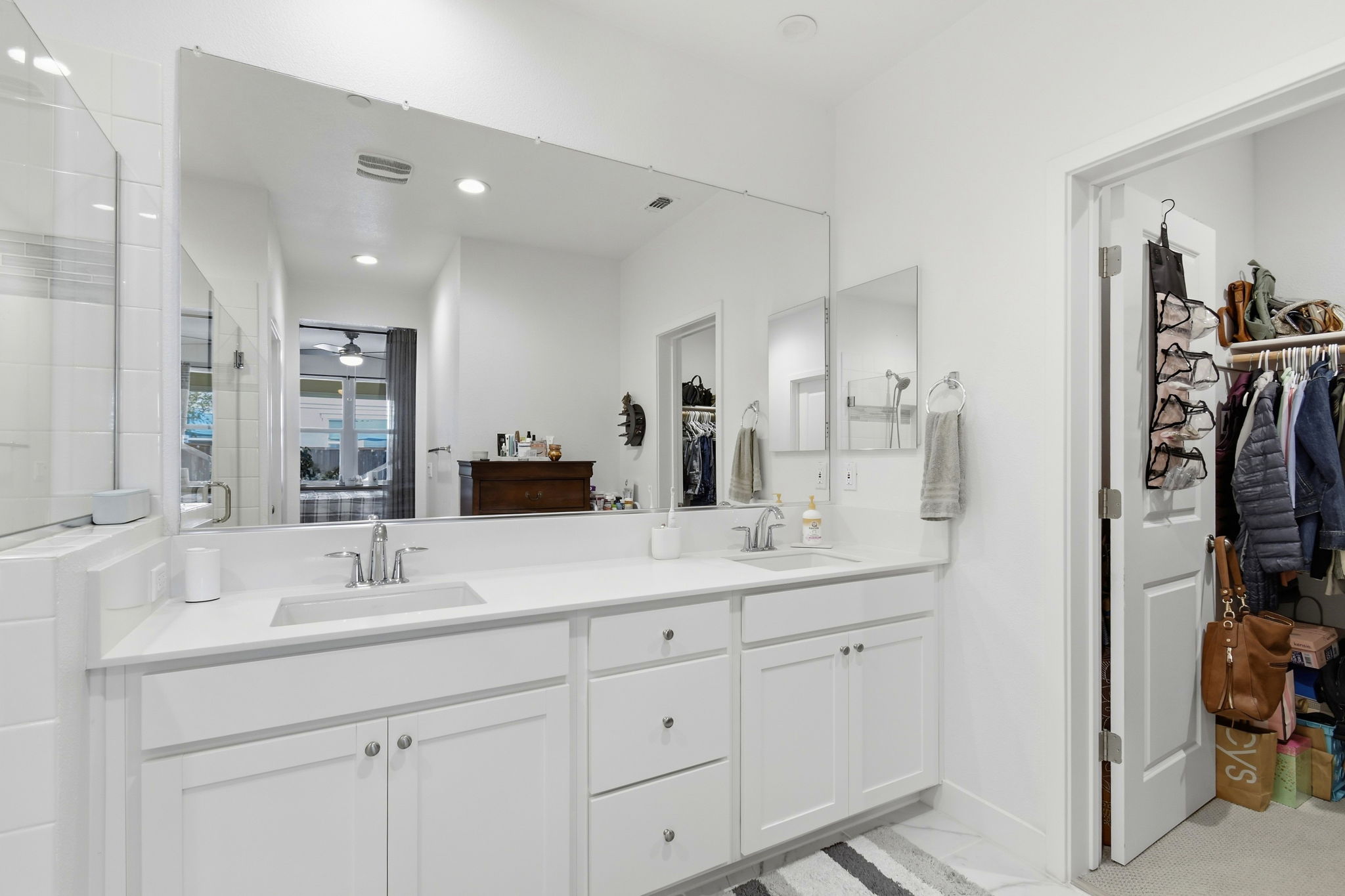 Main-Level Ensuite Walk-In Closet