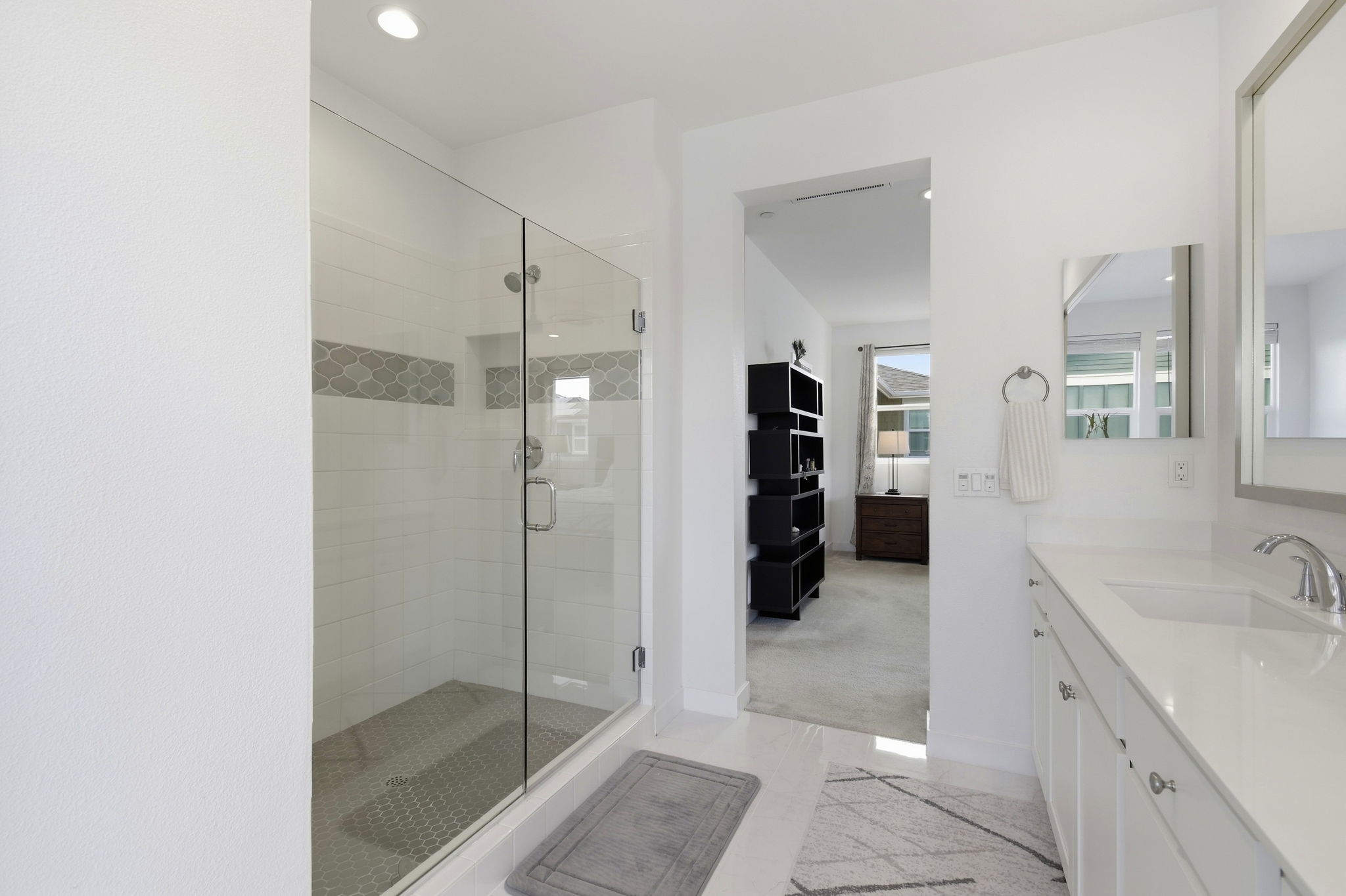 Second-Level Primary Ensuite Full Bathroom