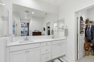 Main-Level Ensuite Walk-In Closet