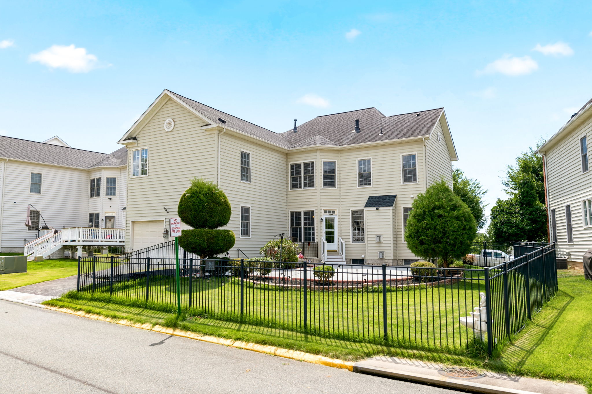 Wonderful curb appeal!