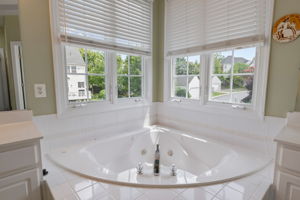 Jetted Tub!