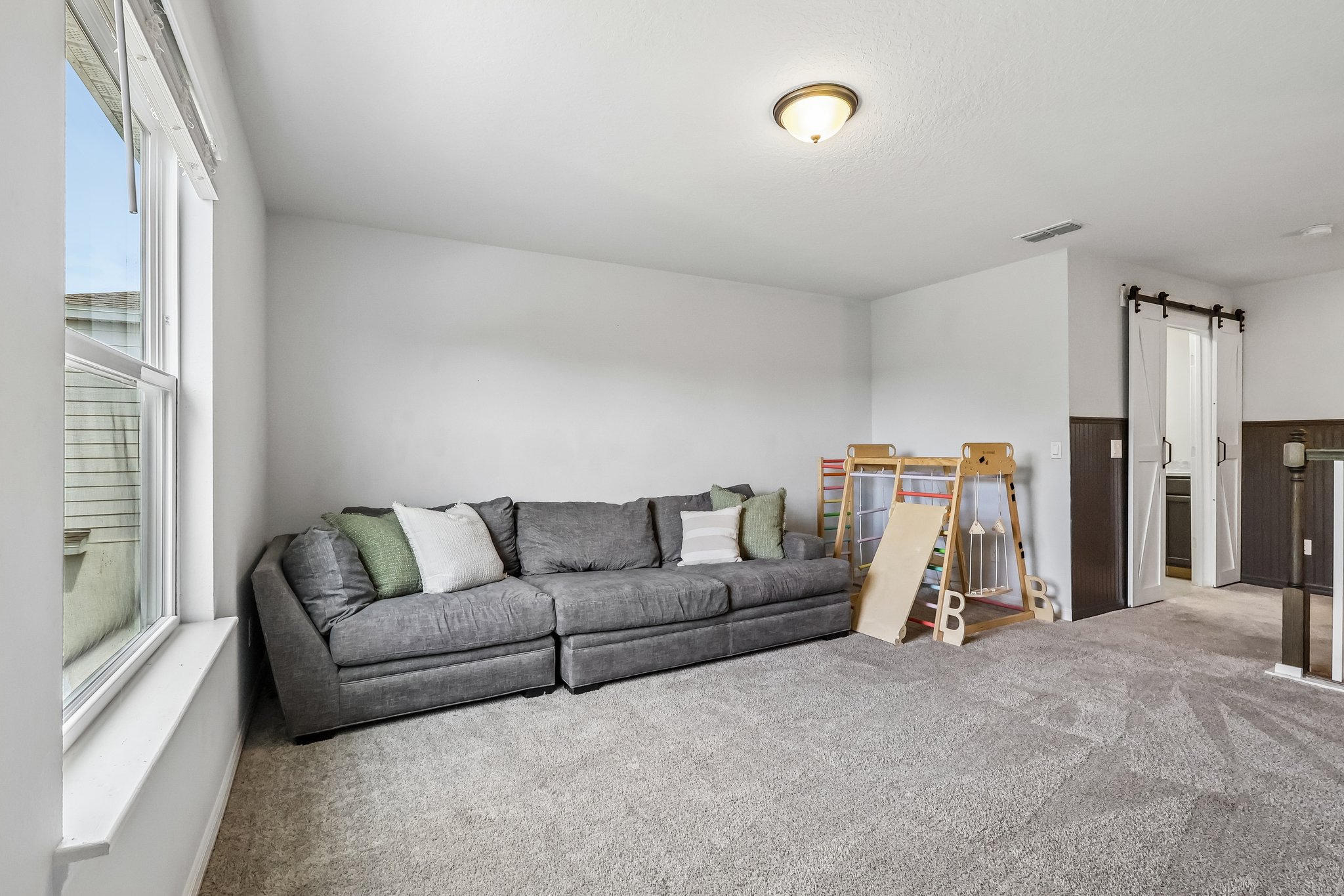Auburn Ridge Dr -S2104-025.jpg