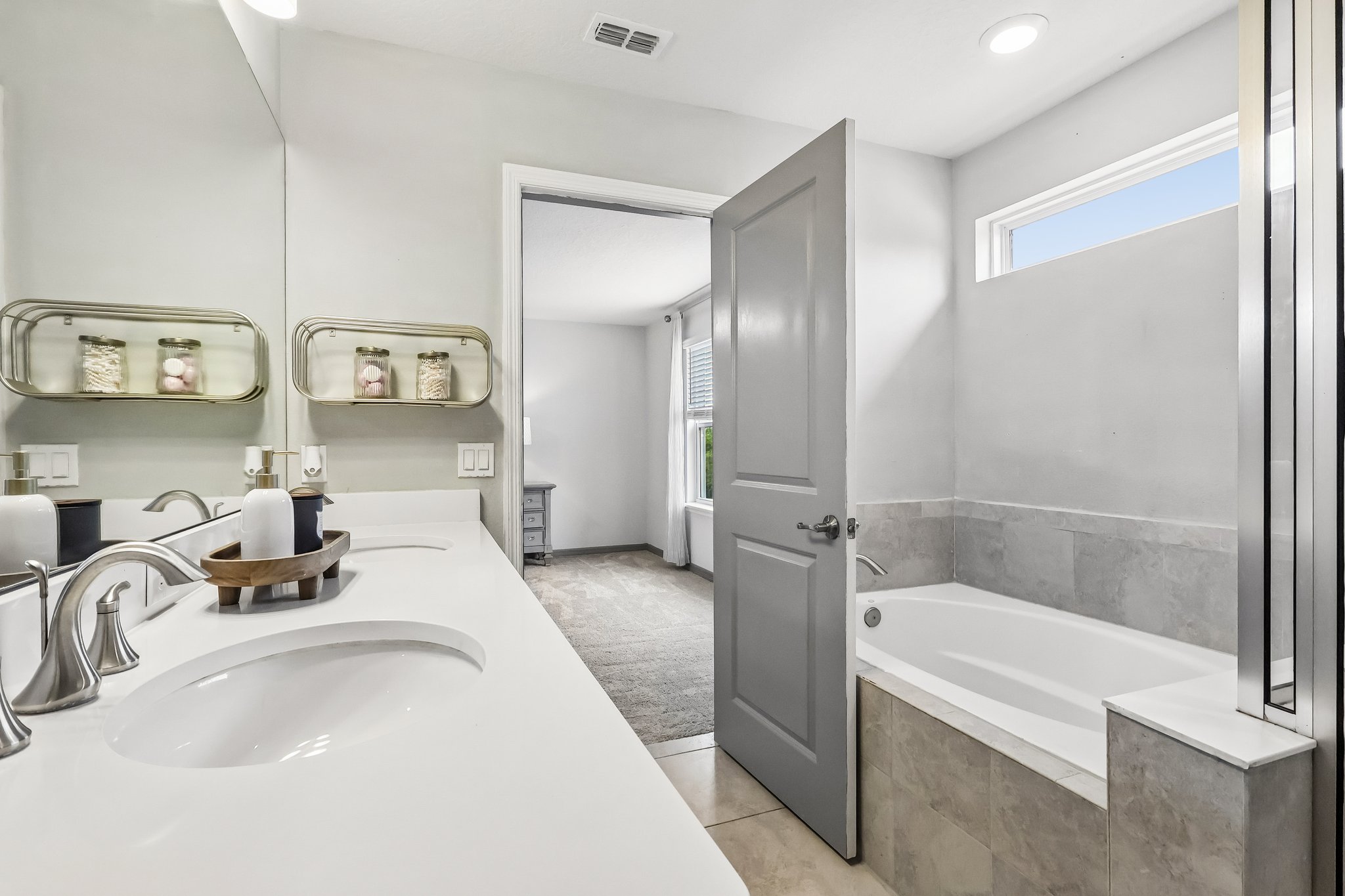 Auburn Ridge Dr -S2104-039.jpg