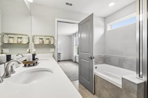 Auburn Ridge Dr -S2104-039.jpg