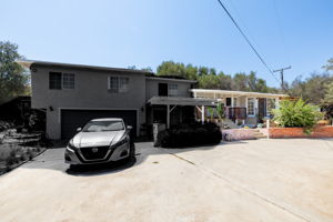  Photo 0