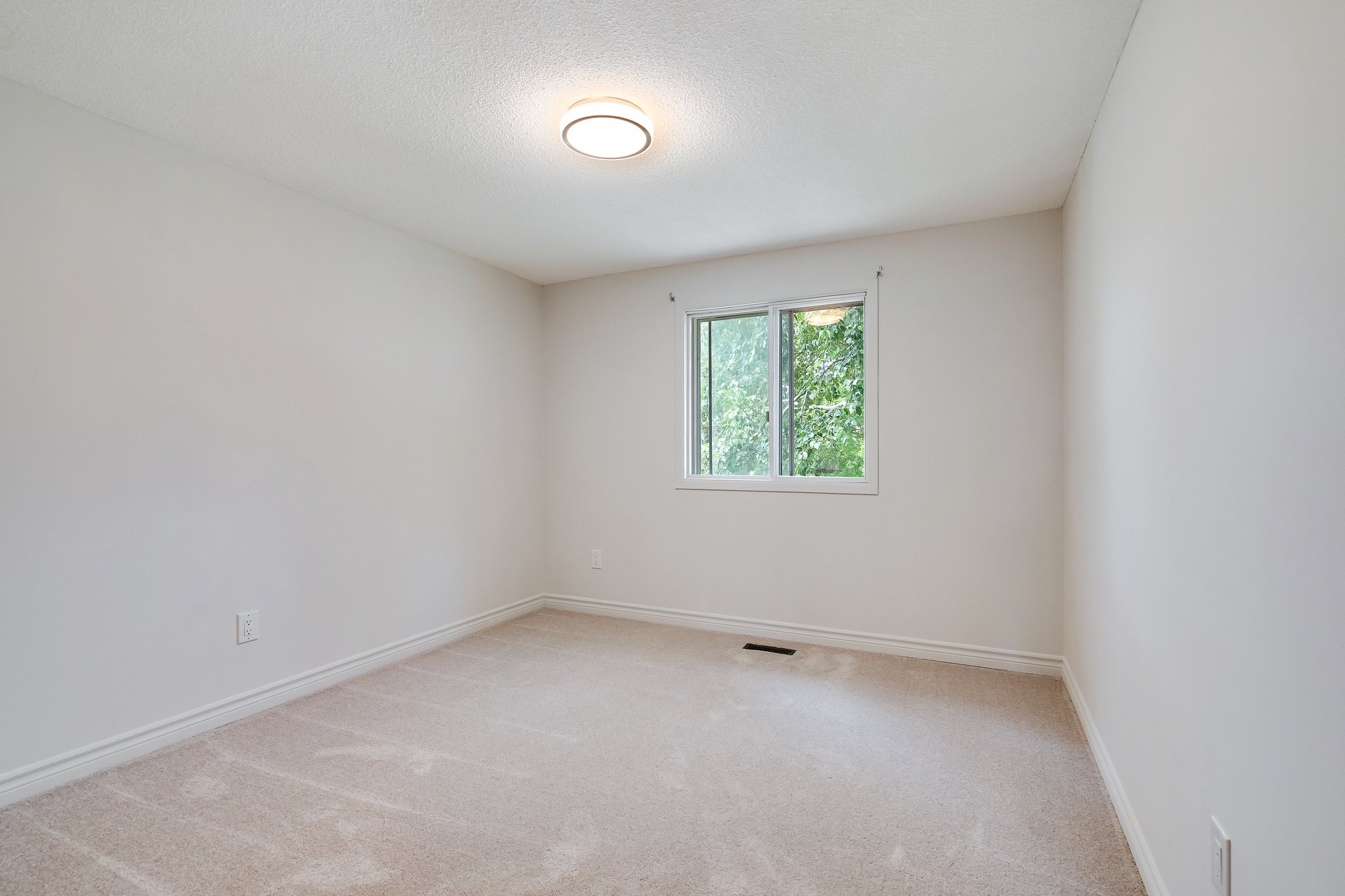 2577 Ridgetop Crescent, Peterborough, ON K9L 1J1, Canada Photo 25