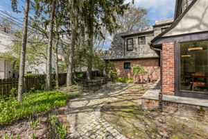  25831 Salem Rd, Huntington Woods, MI 48070, US Photo 2