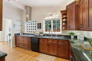 012_F8_2584 Lansford Ave