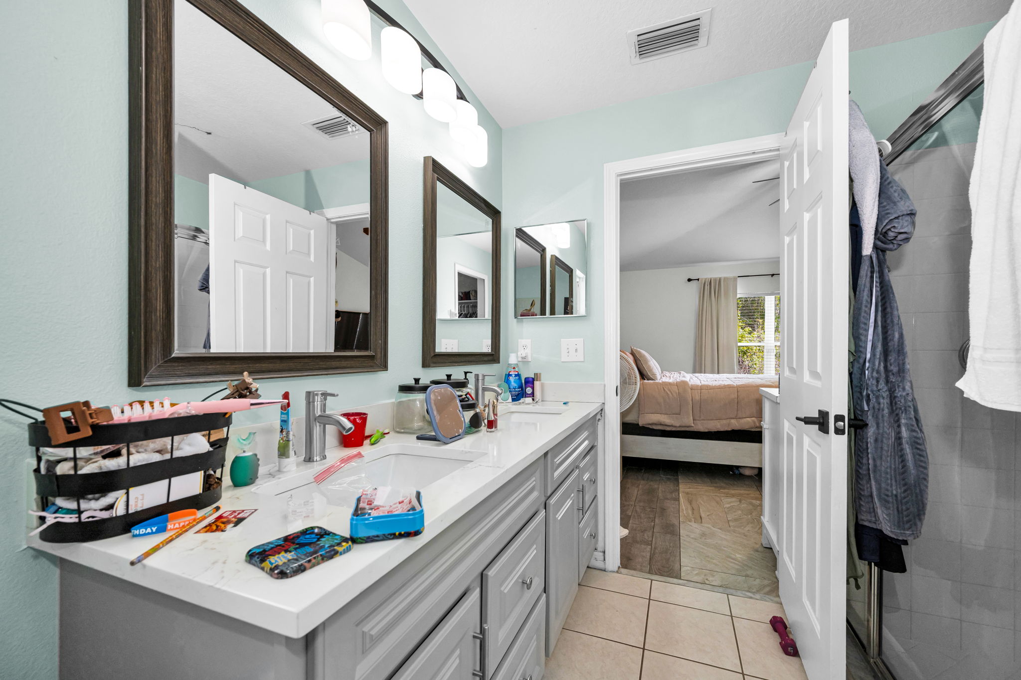 Primary Bathroom 1b
