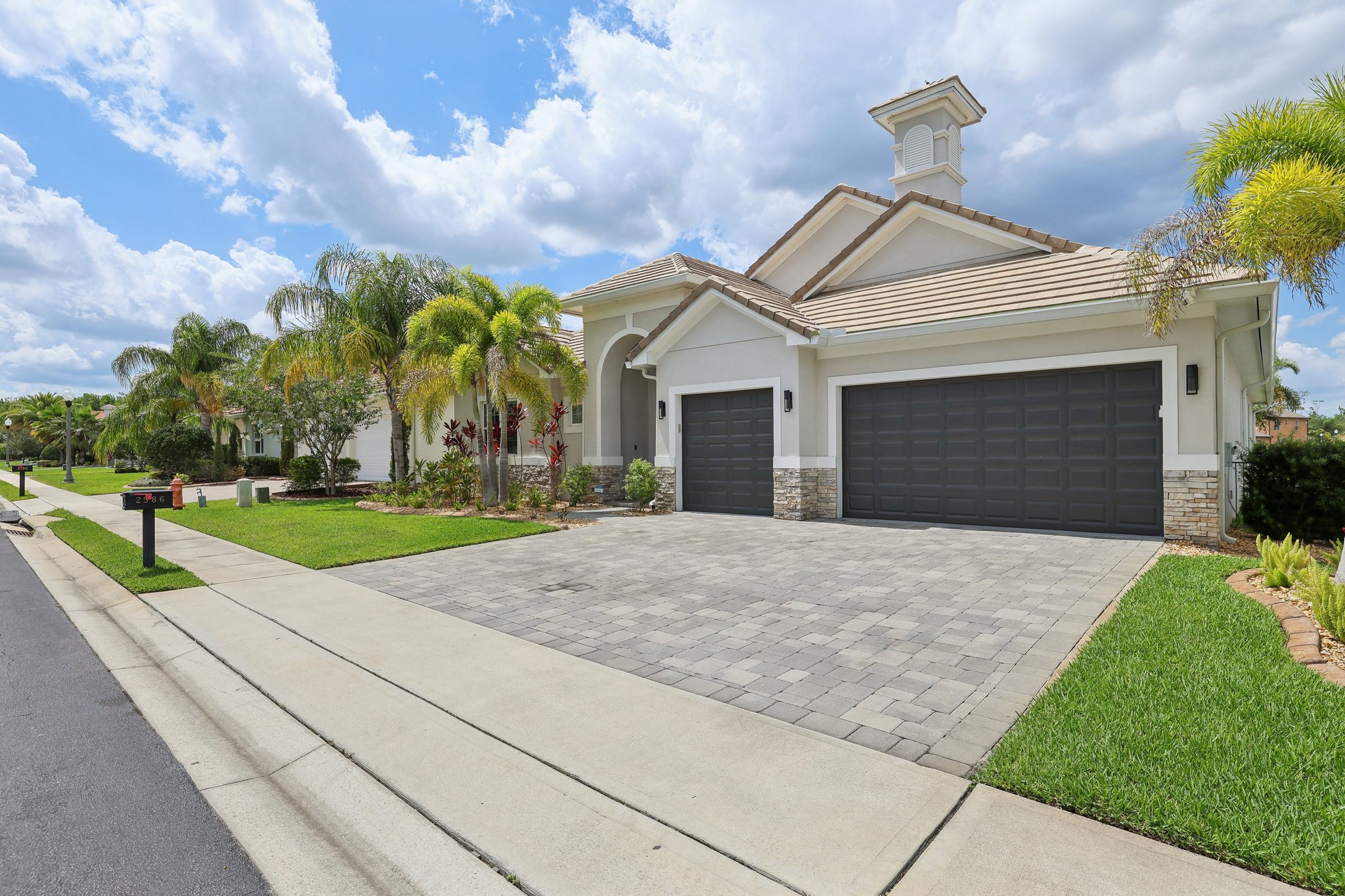Lancaster Ridge Dr-1505-003.jpg