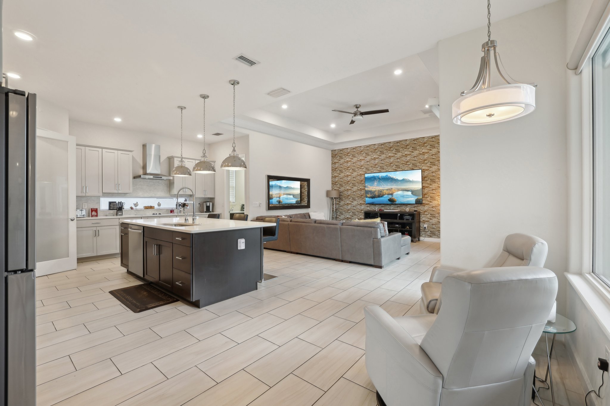 Lancaster Ridge Dr-1505-016.jpg