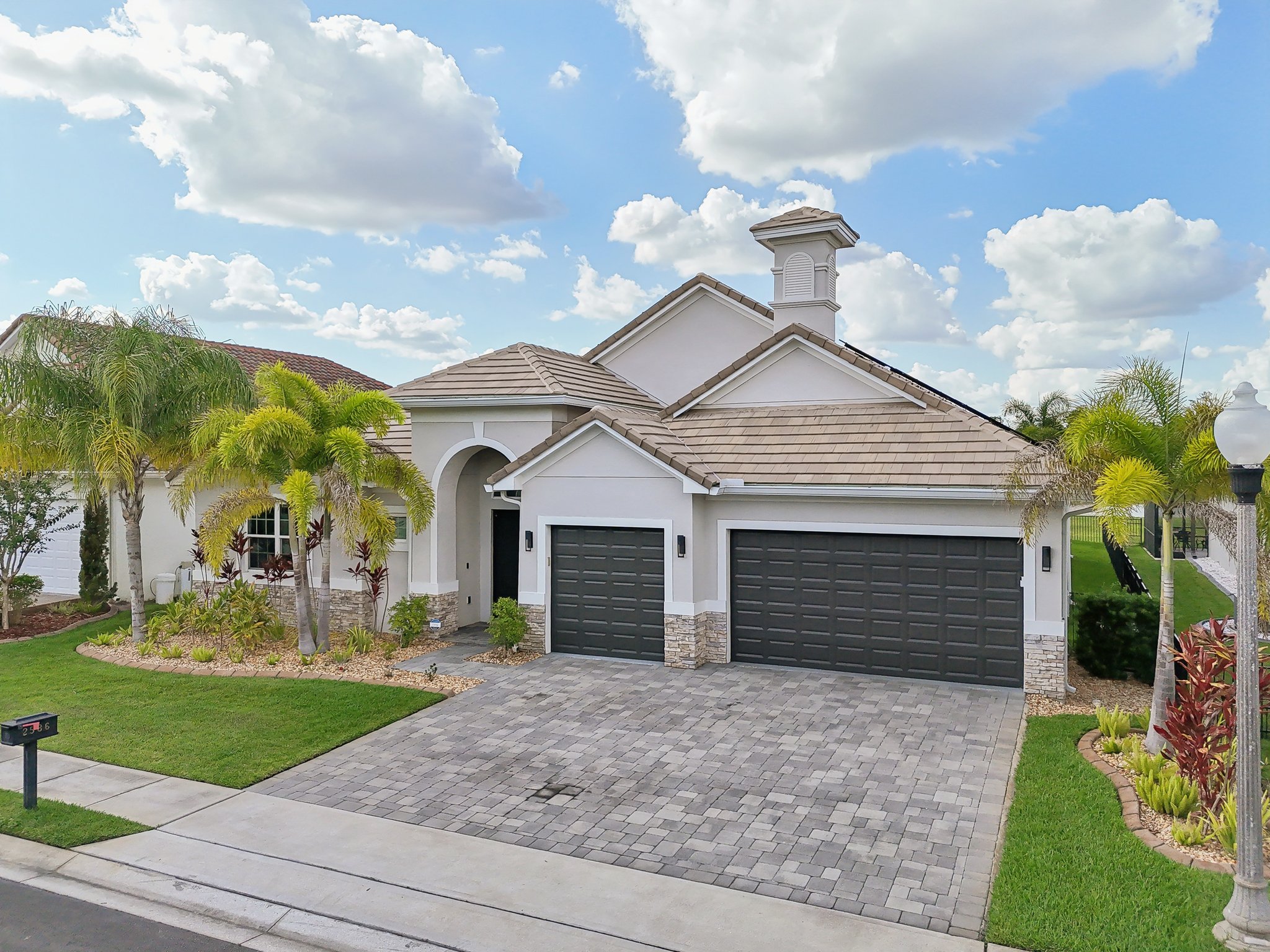 Lancaster Ridge Dr-1505-071.jpg