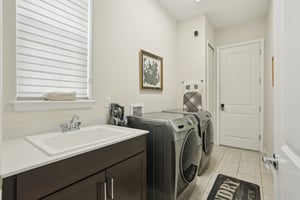 Lancaster Ridge Dr-1505-025.jpg
