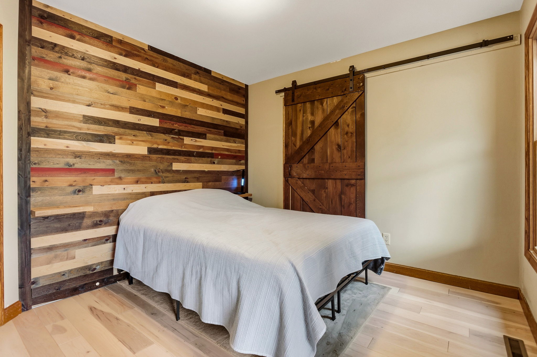  Photo 73